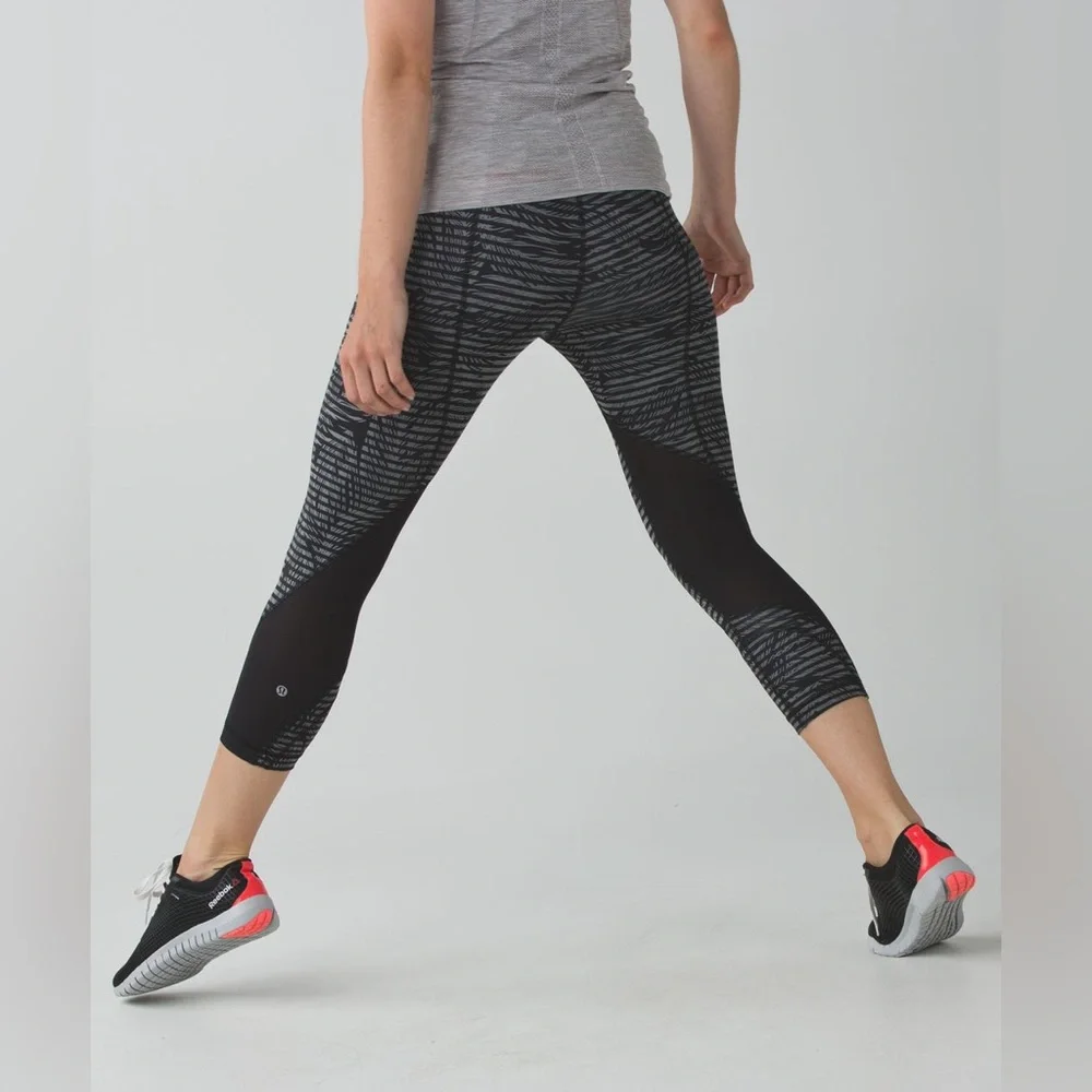 Lululemon Pace Rival Crop Full-On Luxtreme Stripe Play Size 4